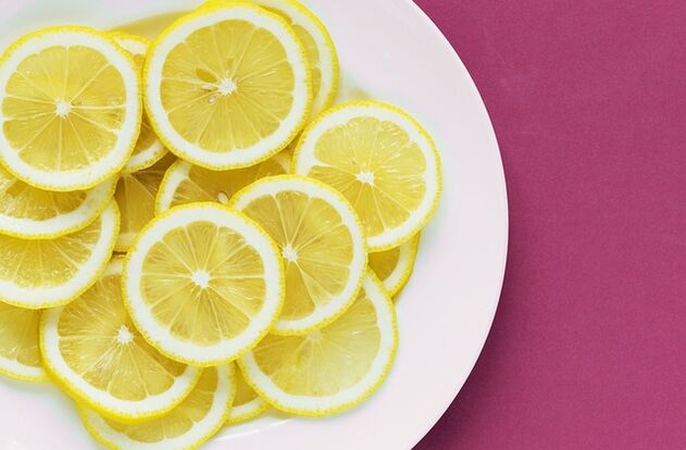 柠檬含有维生素 C，它是一种效力增强剂。